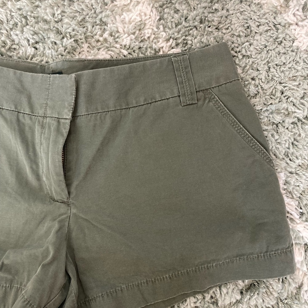 J. Crew Green Chino Shorts Classic Style Size 8 - Picture 2 of 6